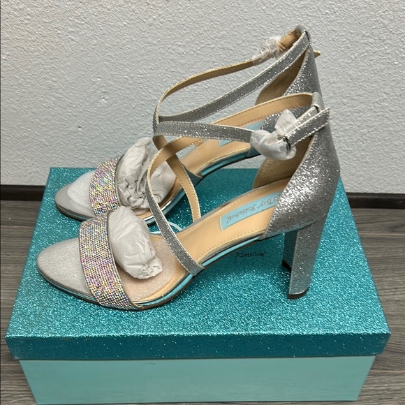 Betsey Johnson Bella Evening Sandals Silver - Picture 4 of 7